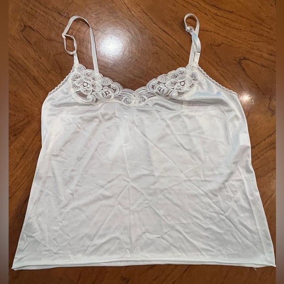 Vintage Vanity Fair cream Lace Trim Camisole slip Top. Gorgeous under a sweater! - Picture 1 of 6